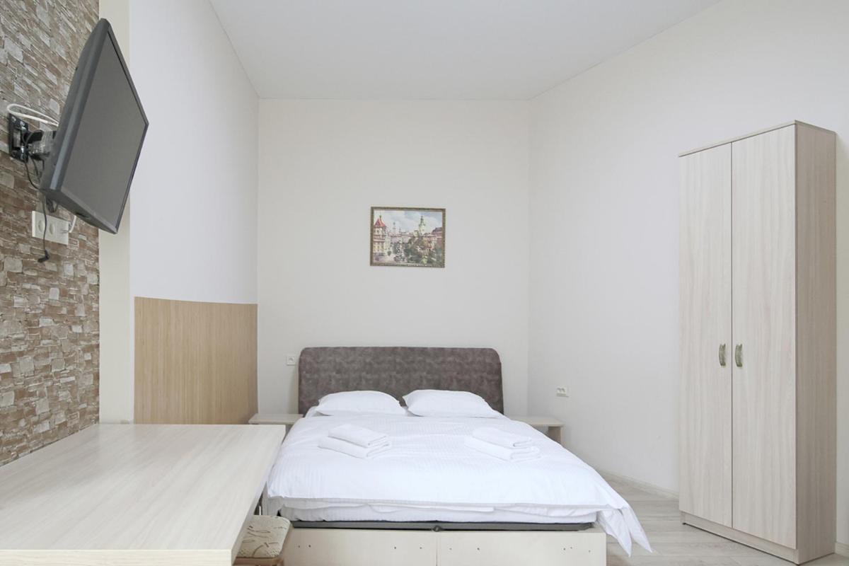 Buk Apartments On Doroshenka 25 Lviv Bagian luar foto
