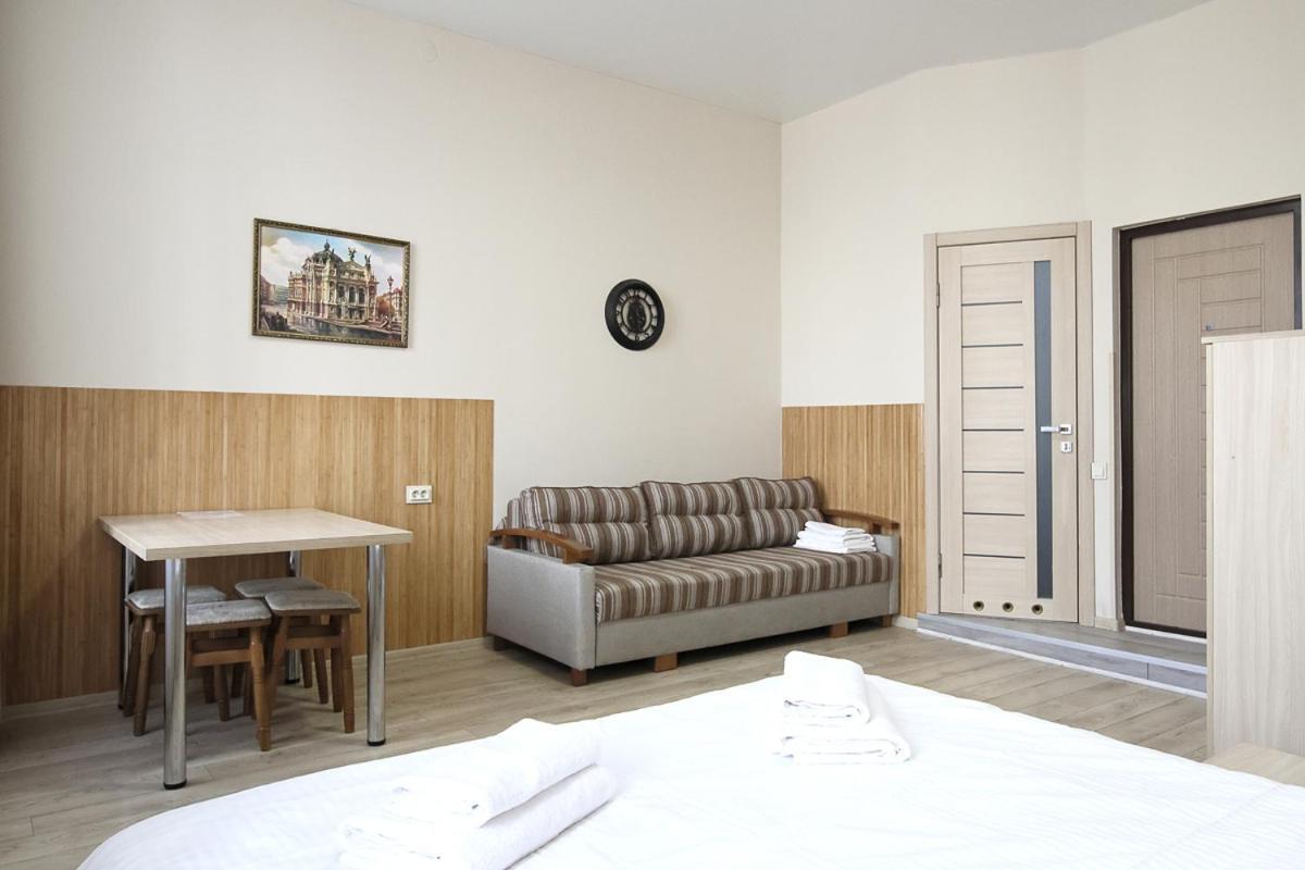 Buk Apartments On Doroshenka 25 Lviv Bagian luar foto