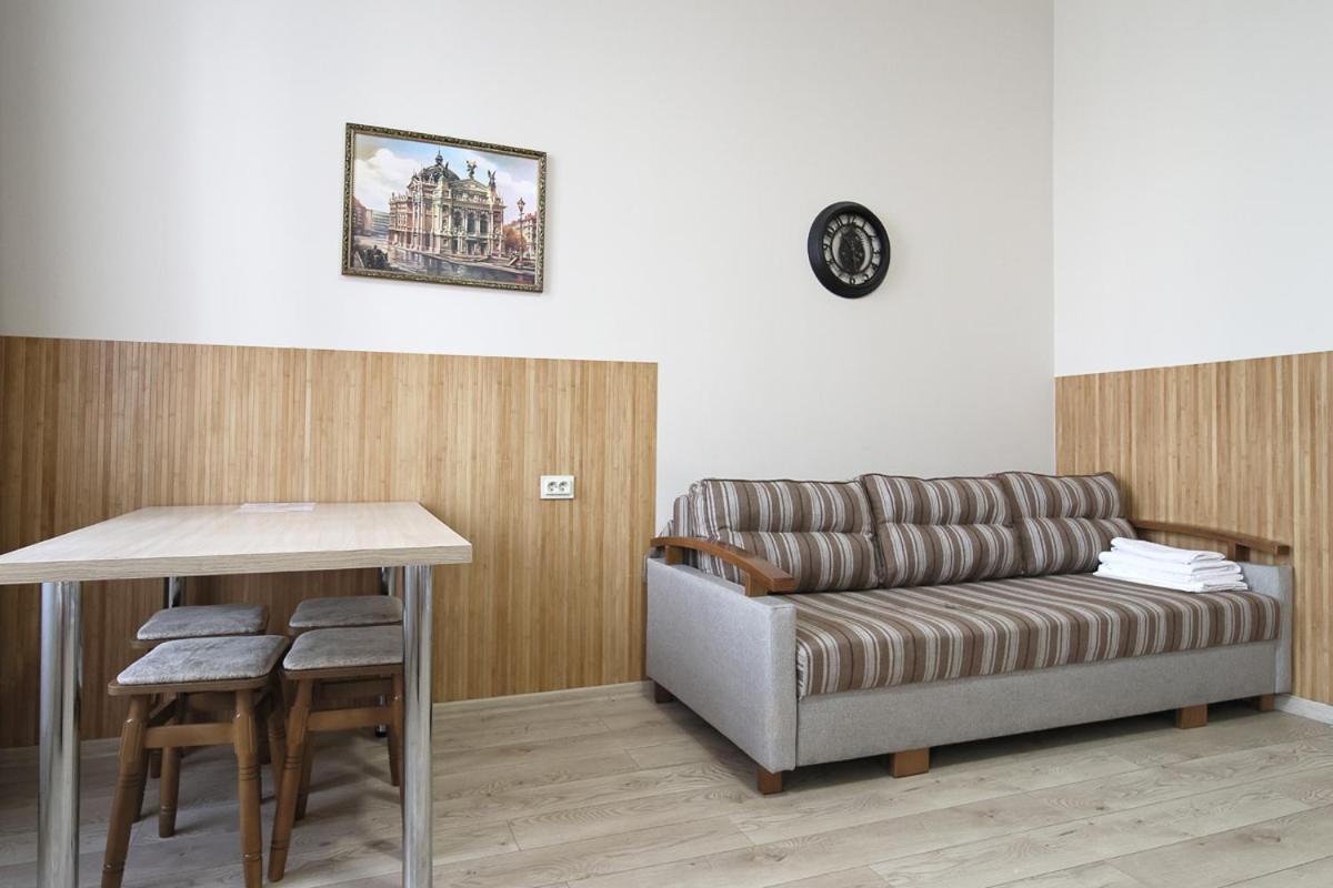 Buk Apartments On Doroshenka 25 Lviv Bagian luar foto