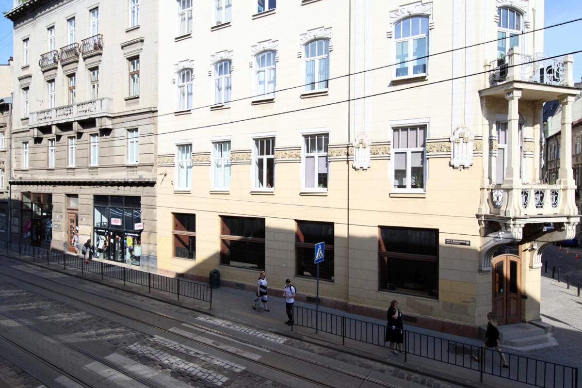 Buk Apartments On Doroshenka 25 Lviv Bagian luar foto
