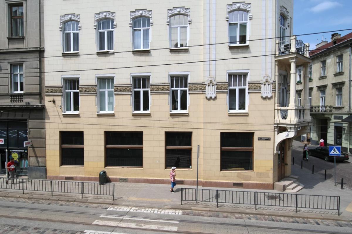Buk Apartments On Doroshenka 25 Lviv Bagian luar foto