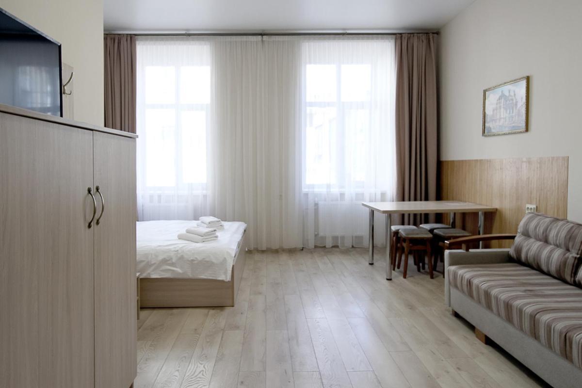 Buk Apartments On Doroshenka 25 Lviv Bagian luar foto