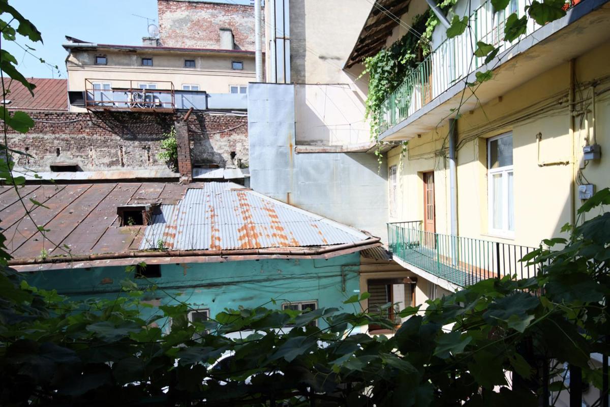 Buk Apartments On Doroshenka 25 Lviv Bagian luar foto