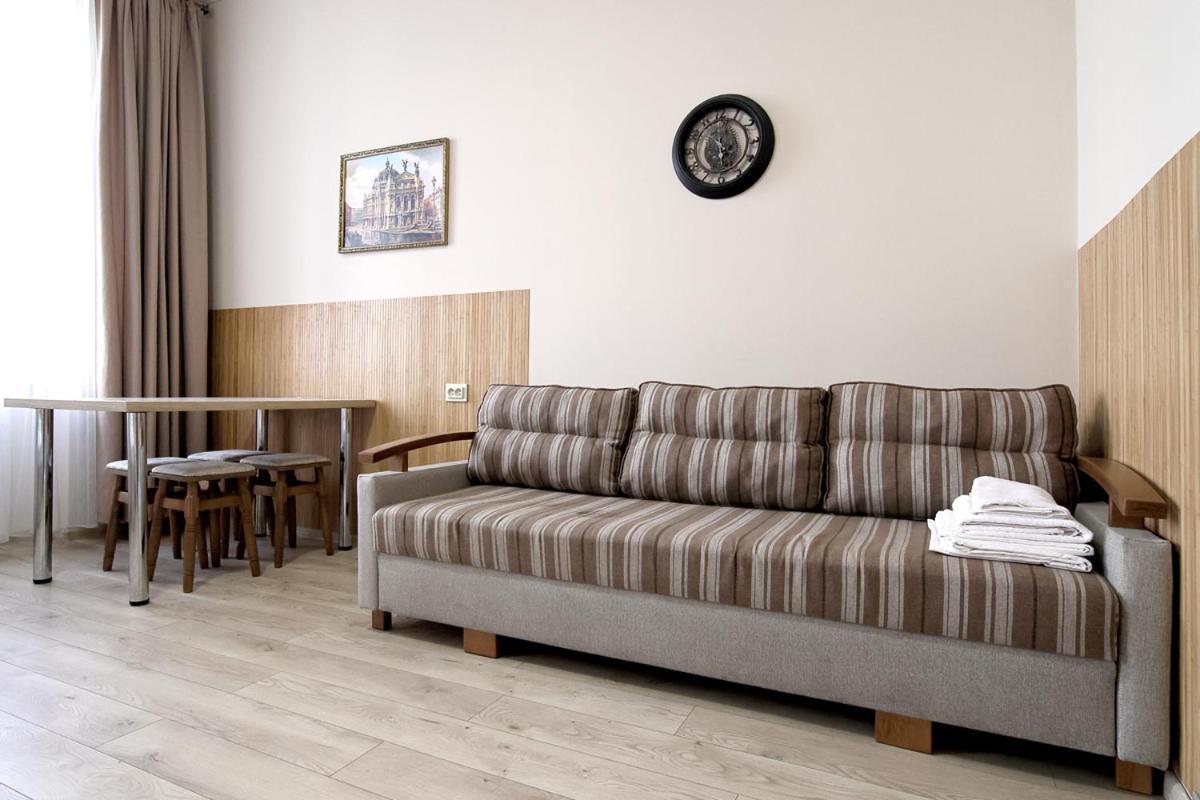 Buk Apartments On Doroshenka 25 Lviv Bagian luar foto