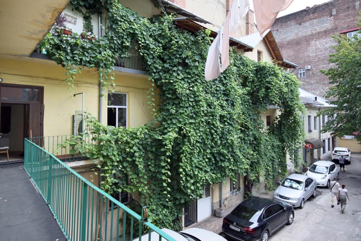 Buk Apartments On Doroshenka 25 Lviv Bagian luar foto