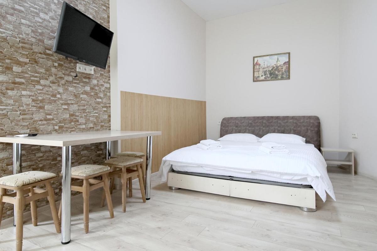 Buk Apartments On Doroshenka 25 Lviv Bagian luar foto