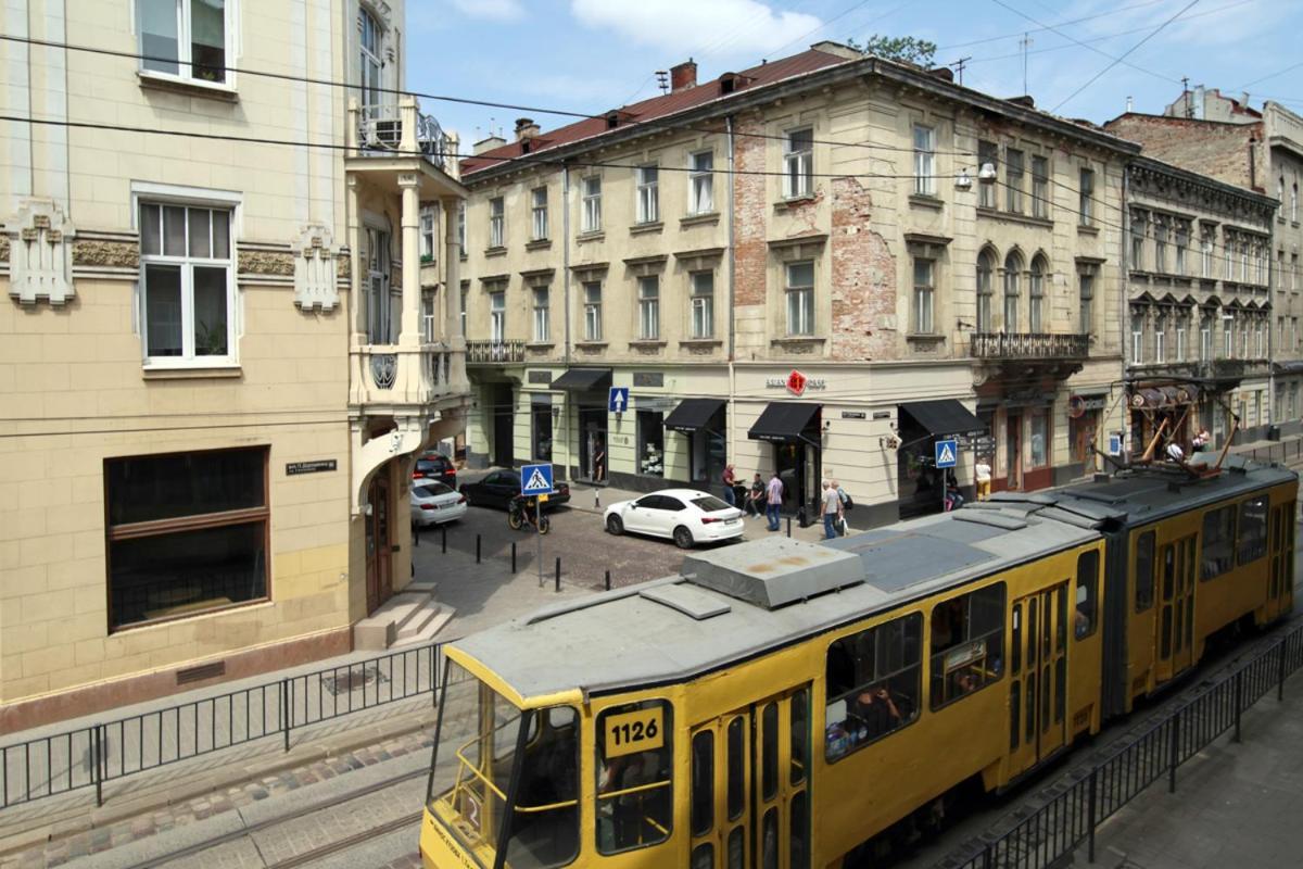 Buk Apartments On Doroshenka 25 Lviv Bagian luar foto