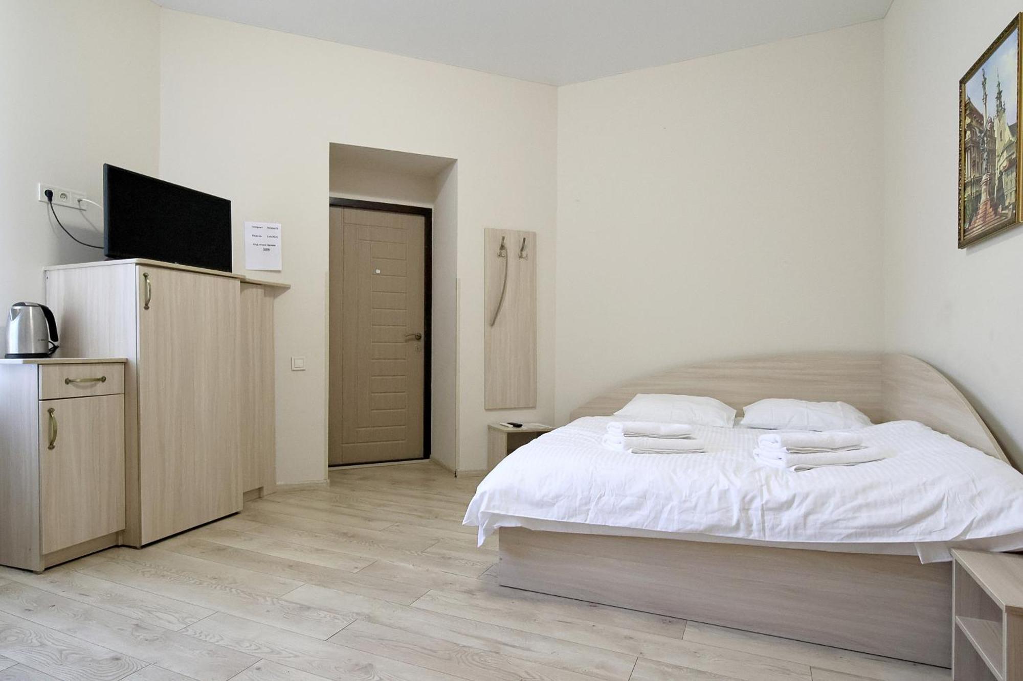 Buk Apartments On Doroshenka 25 Lviv Bagian luar foto