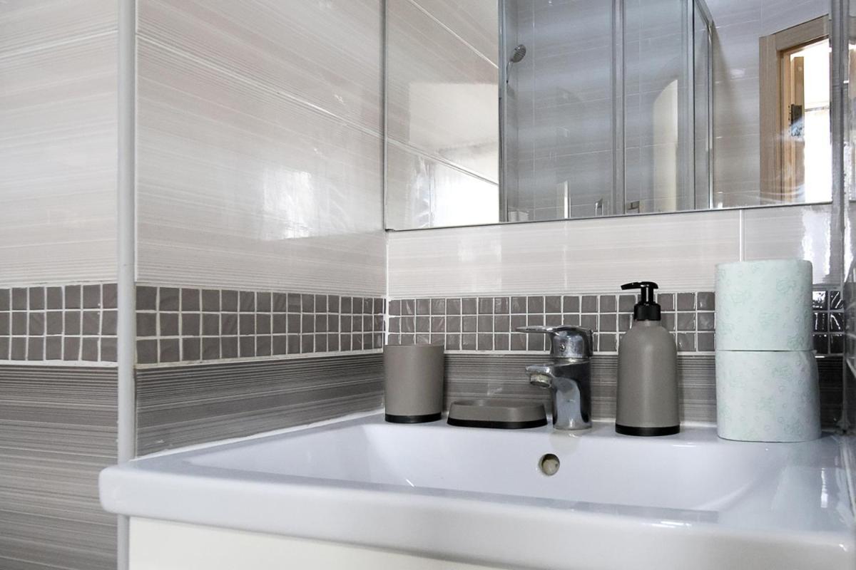 Buk Apartments On Doroshenka 25 Lviv Bagian luar foto