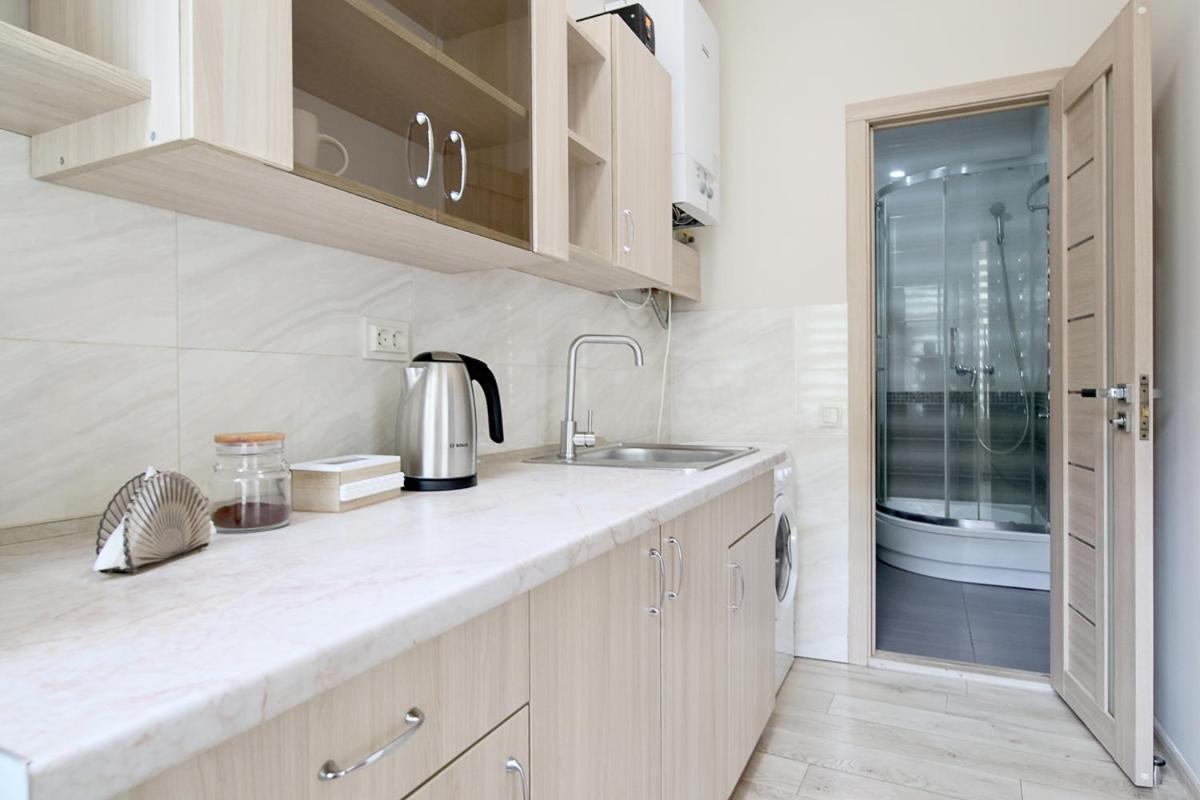 Buk Apartments On Doroshenka 25 Lviv Bagian luar foto