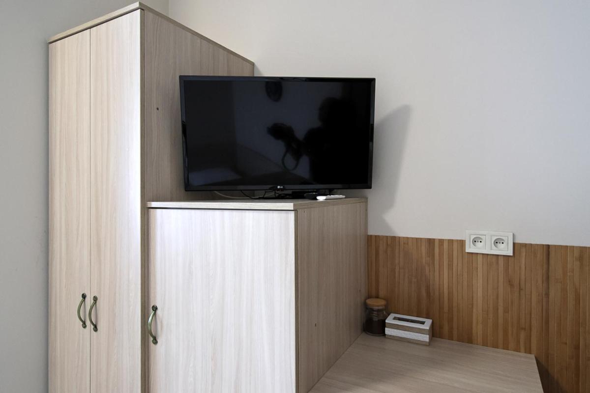 Buk Apartments On Doroshenka 25 Lviv Bagian luar foto