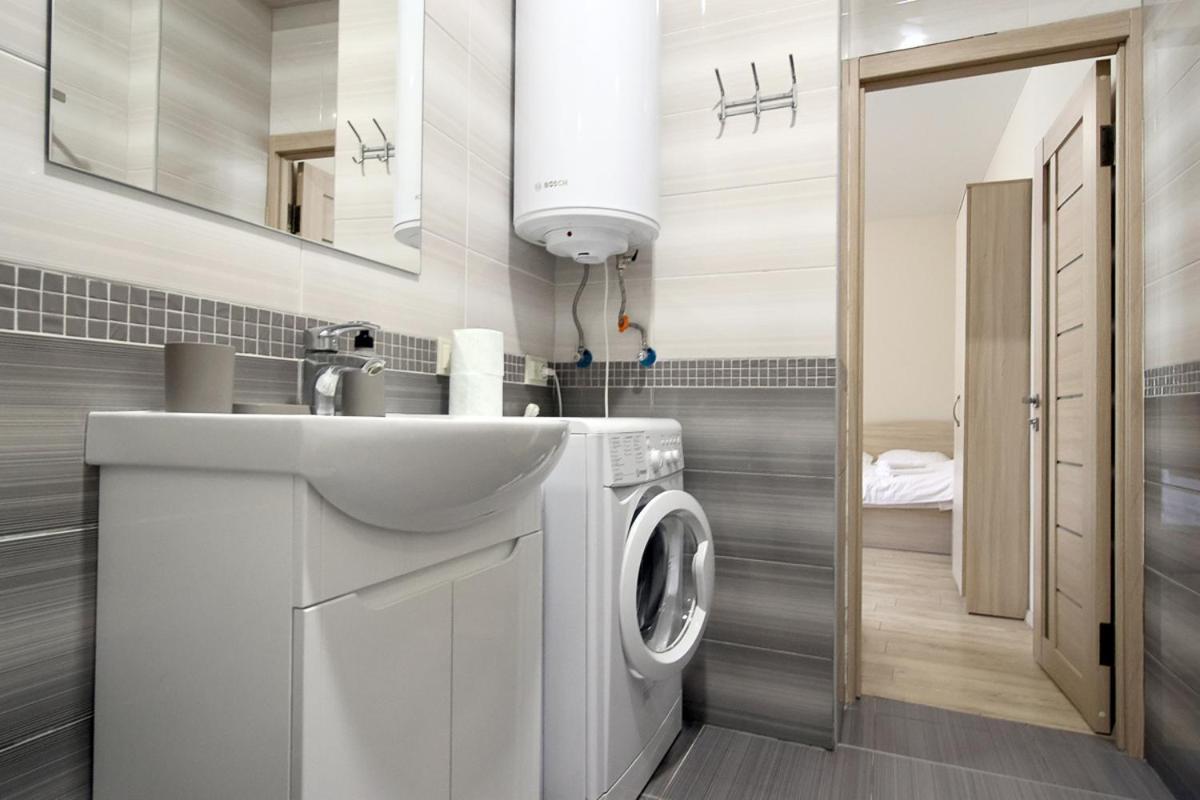 Buk Apartments On Doroshenka 25 Lviv Bagian luar foto