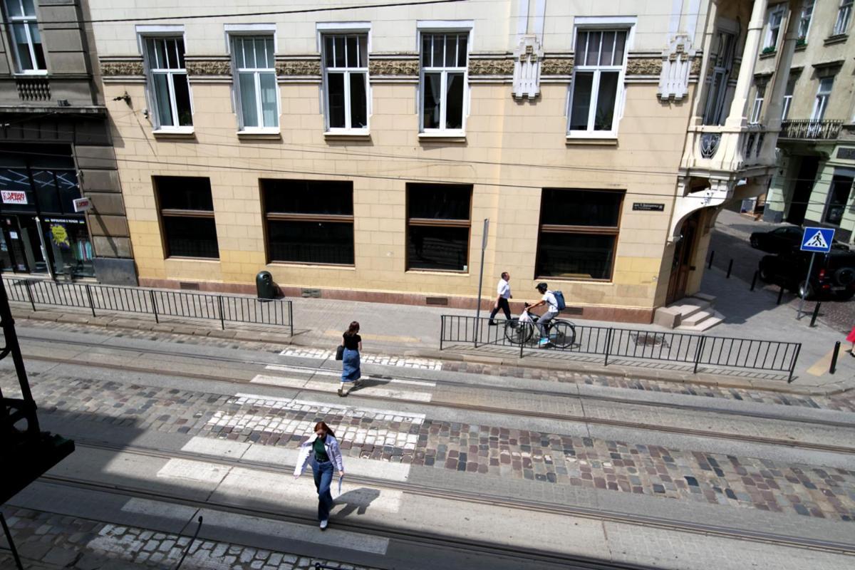 Buk Apartments On Doroshenka 25 Lviv Bagian luar foto